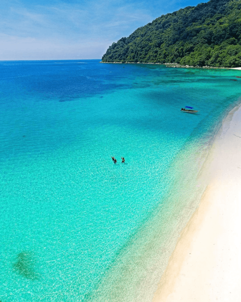 Clear tropical beach and turquoise sea in Malaysia