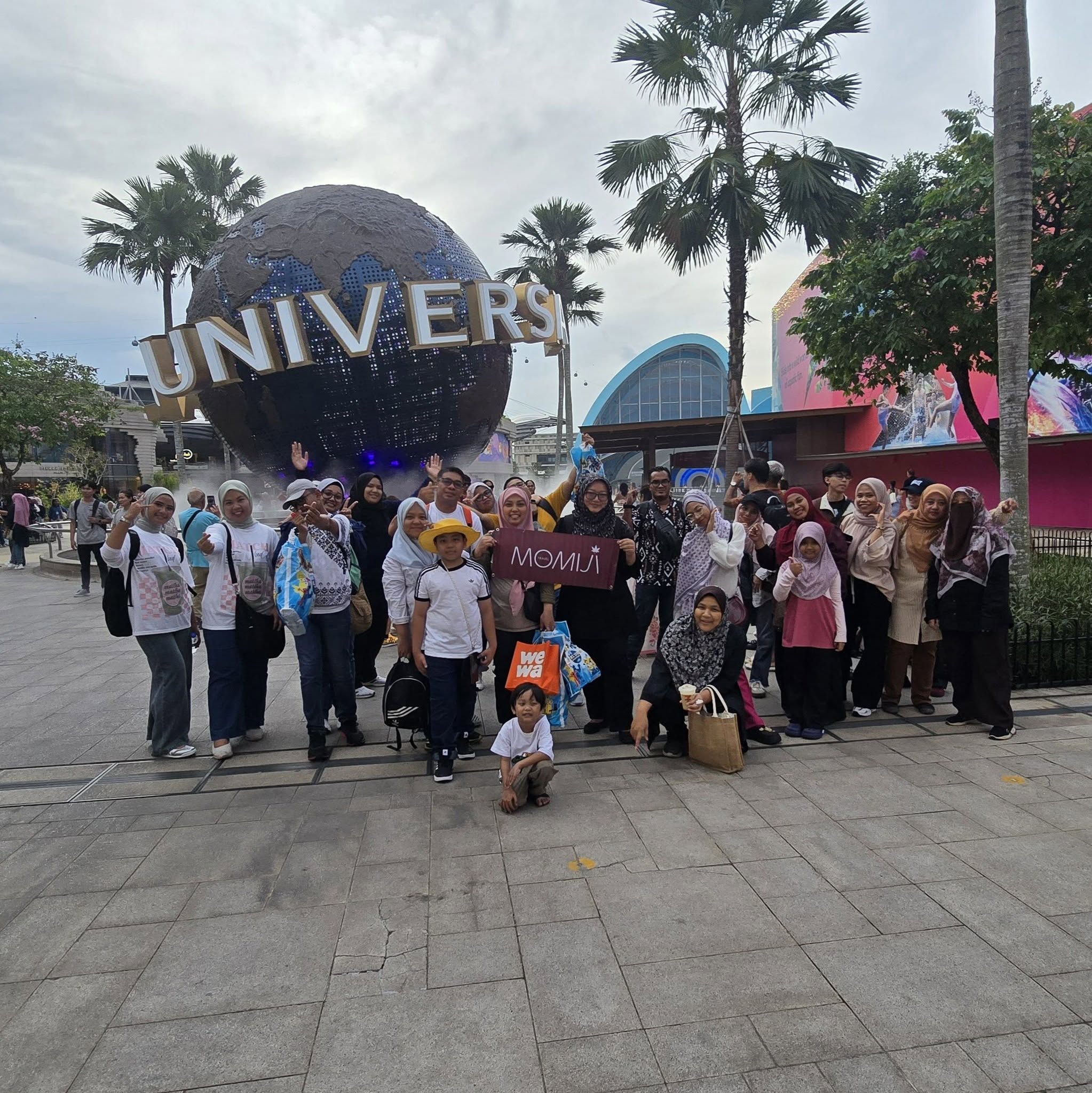 Pelanggan Momiji Travel di Universal Studios
